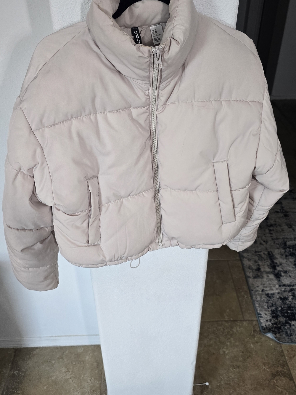 H&M Cropped Puffer Jacket in Light Blush